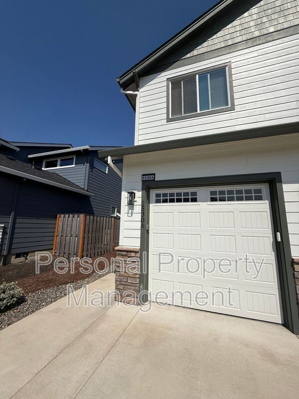 Building Photo - 1530 NW 29th Pl