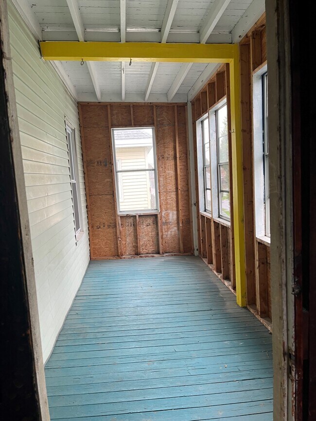 Back Porch - 232 Brighton Ave