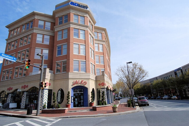 Building Photo - SHORT TERM LEASE AVAILABLE -- Luxury TH in Bethesda - 4 bed + 3.5 ba - Elevator TH in Gated commu...