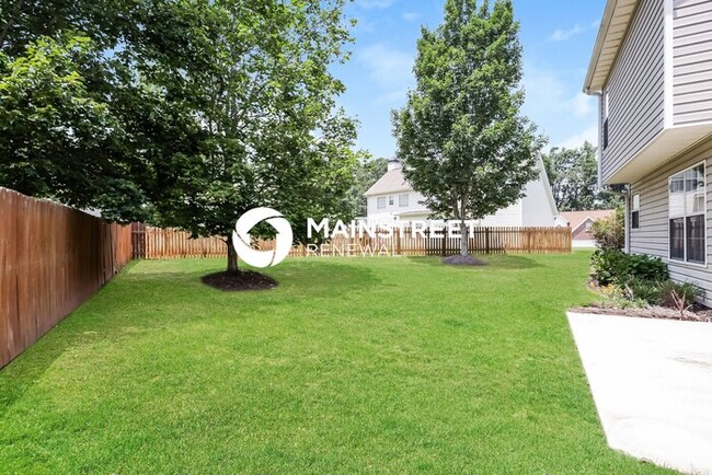 Building Photo - 1352 Vine Cir
