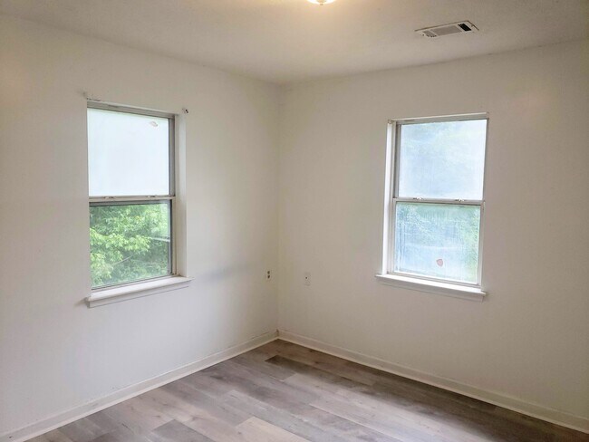 Building Photo - 41 Meldon Ave SE