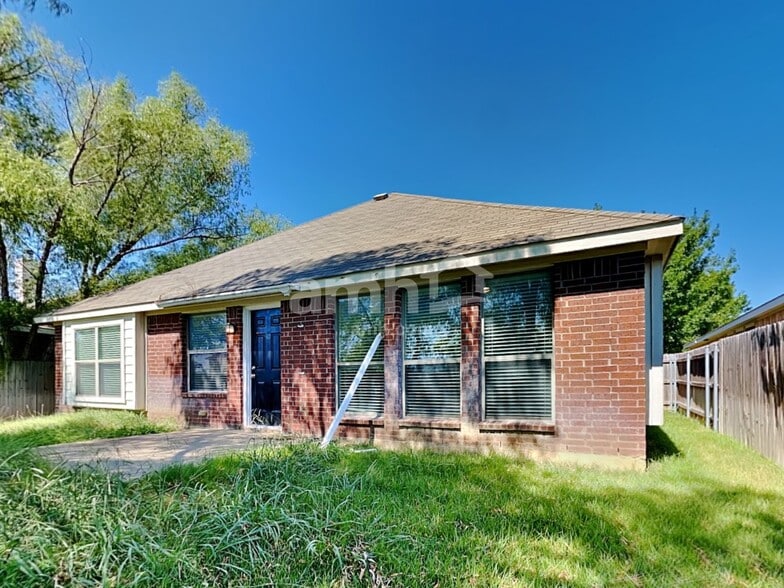 Building Photo - 820 Cheryl St