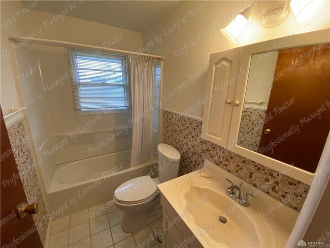 Building Photo - 563 Buttercup Ave