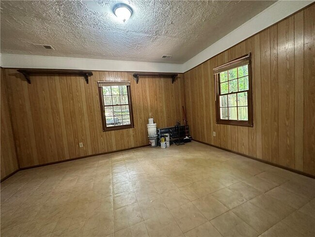 Building Photo - 10570 Turner Rd