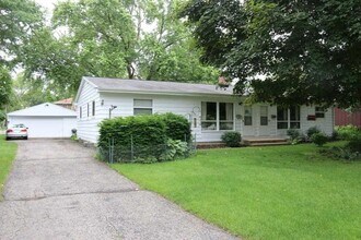 Building Photo - Updated Madison West, Two Bedroom, One Bathroom Duplex