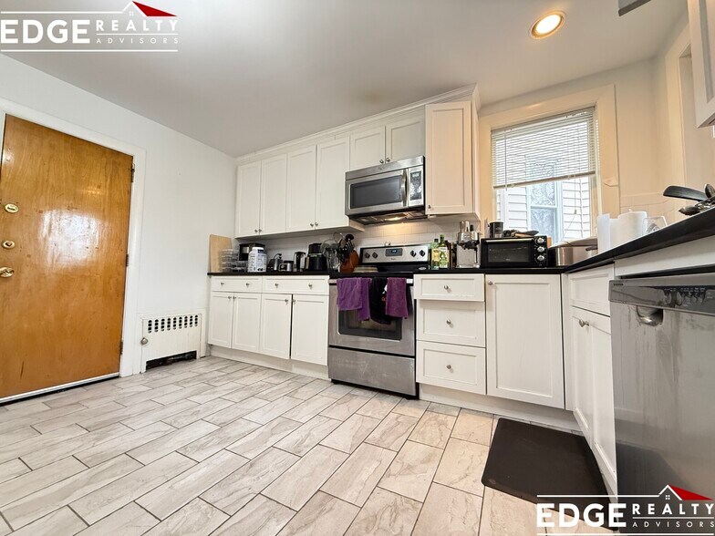 Building Photo - 74 Egmont St