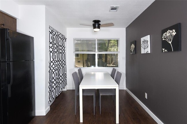 Building Photo - 833 Old Ranch Rd 12