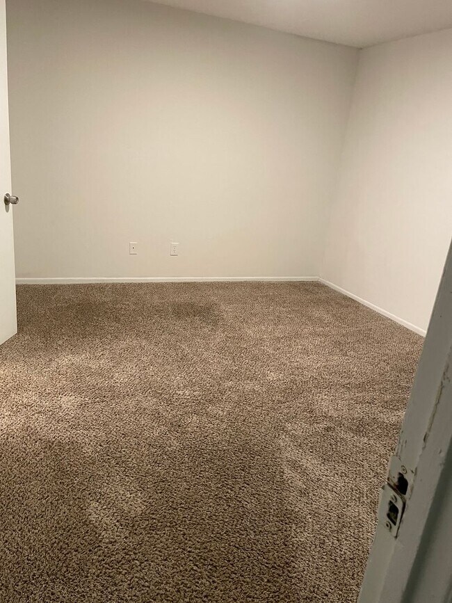 Building Photo - Modern 2-Bed, 1-Bath Oasis with Central Air and Gourmet Kitchen