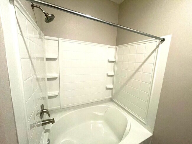 Building Photo - 300 Willow Grv Wy