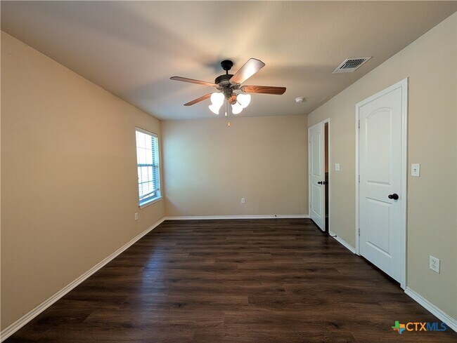 Building Photo - 957 Brown Rock Dr