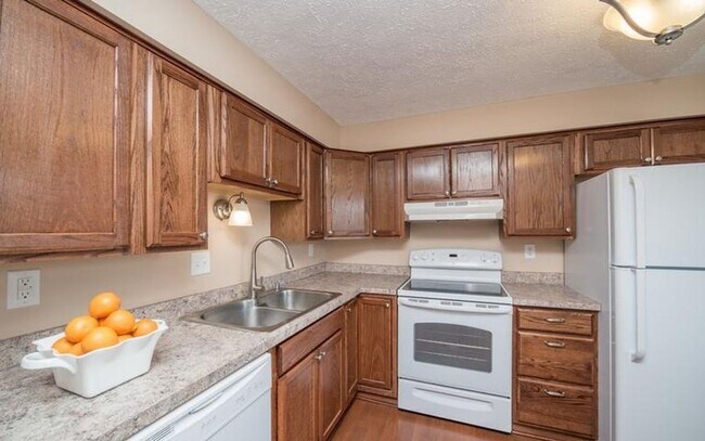 Building Photo - Well maintained 3 bedroom townhouse in established Frederick community ready early May!