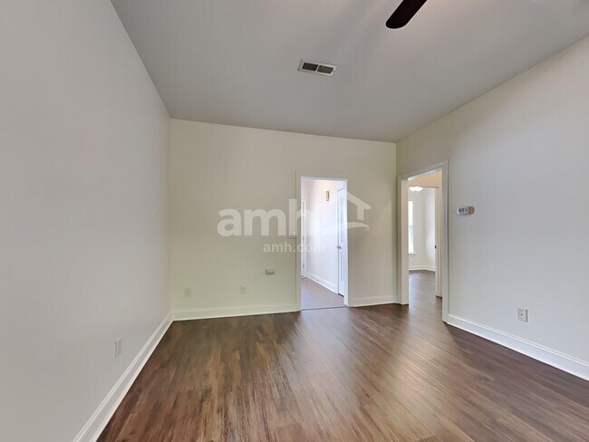 Building Photo - 213 White St