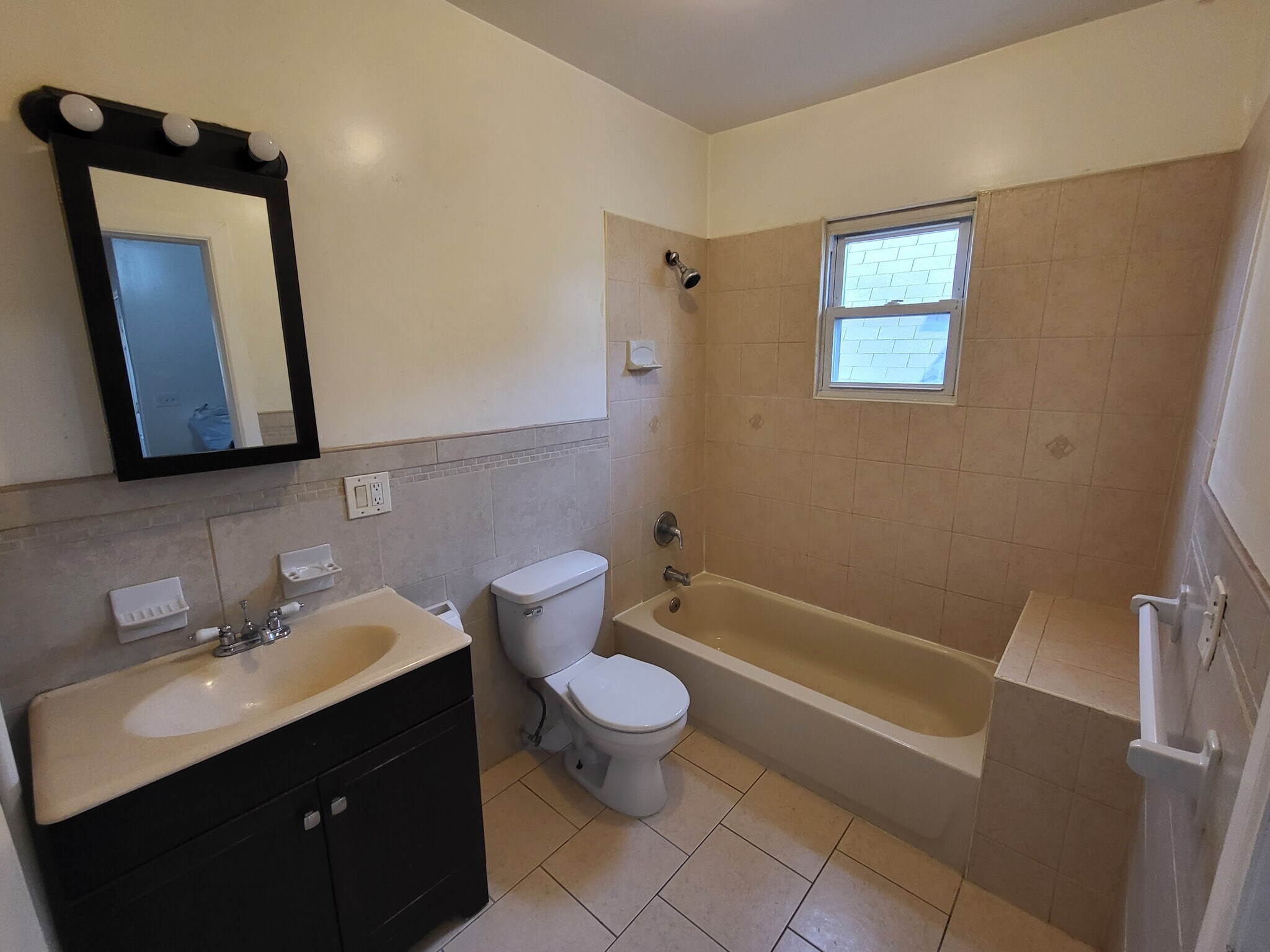 Building Photo - 791 S 13th St