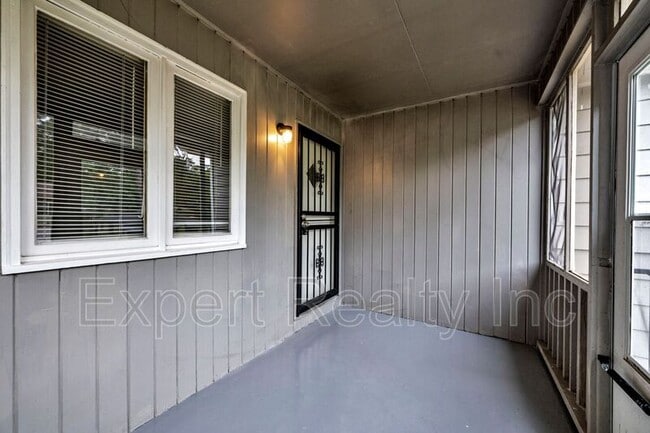 Building Photo - 7428 Paris Ave