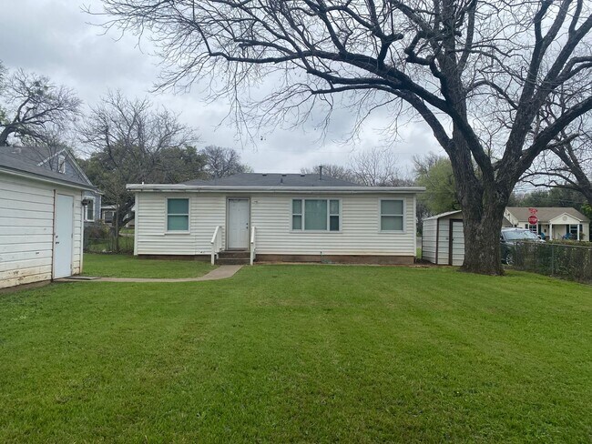 Building Photo - REFRESHED 2 BEDROOM, 1 BATH BELTON ISD