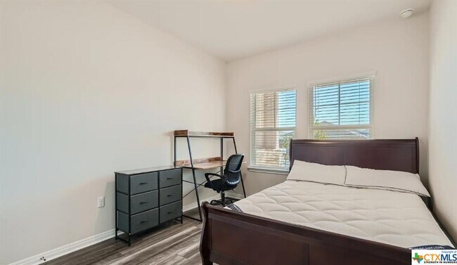 Building Photo - 6400 Rounded Pebble Ln