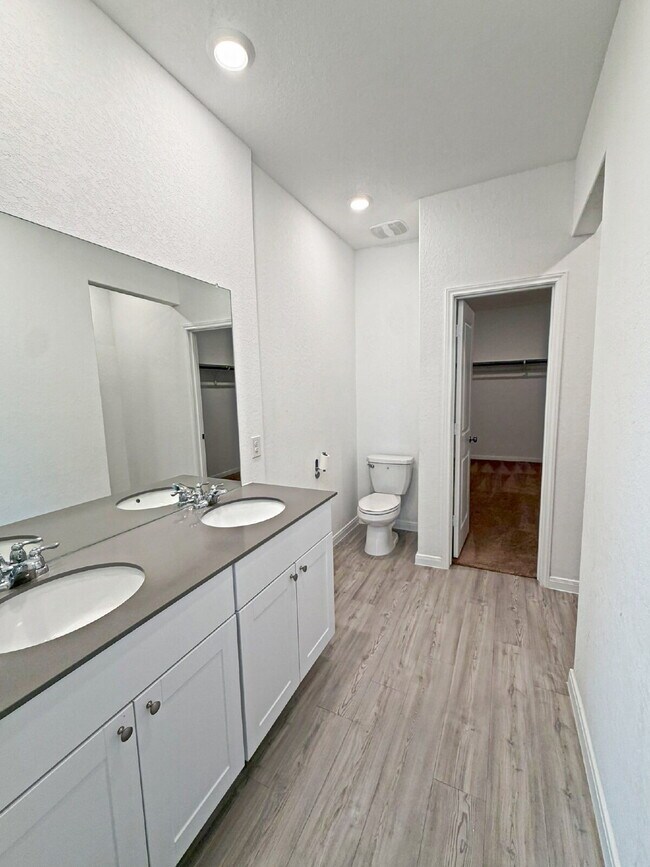 Building Photo - 12931 Rosemary Bnd