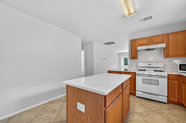 Building Photo - 7618 Village Mill Ln