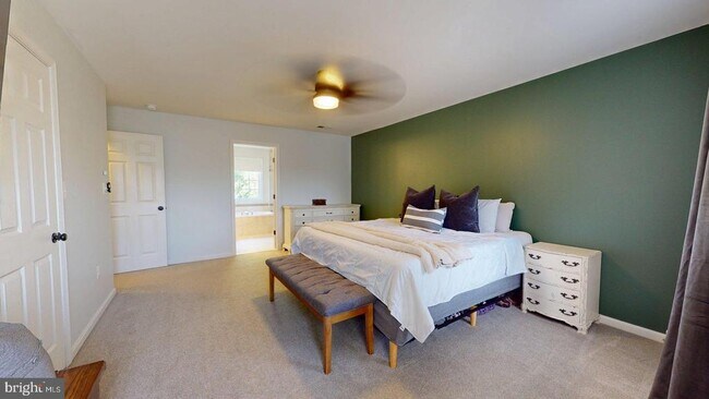 Building Photo - 14 Palace Ln