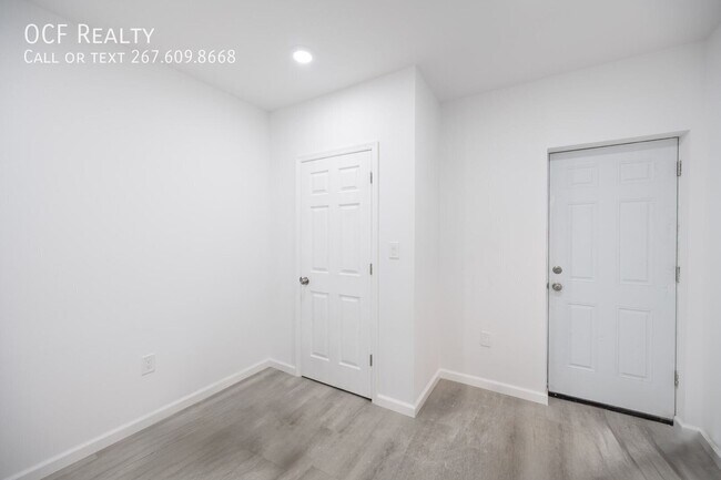Building Photo - 948 Belmont Ave