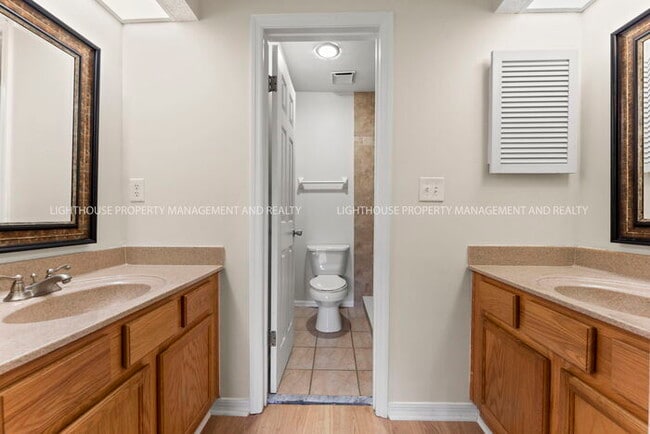 Building Photo - Beautiful 2-Bedroom Townhome with Pond Views