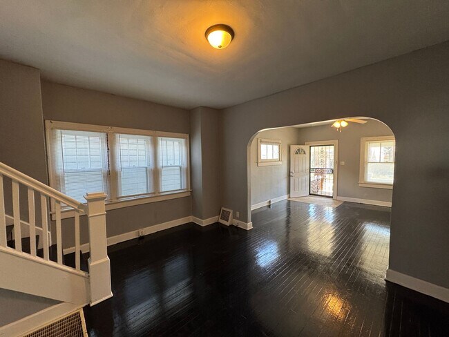 Building Photo - 830-832 Weghorst Street