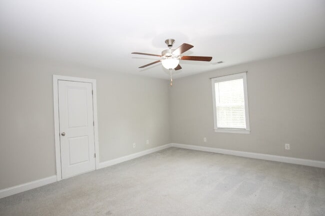 Building Photo - 25 Forrest Dr