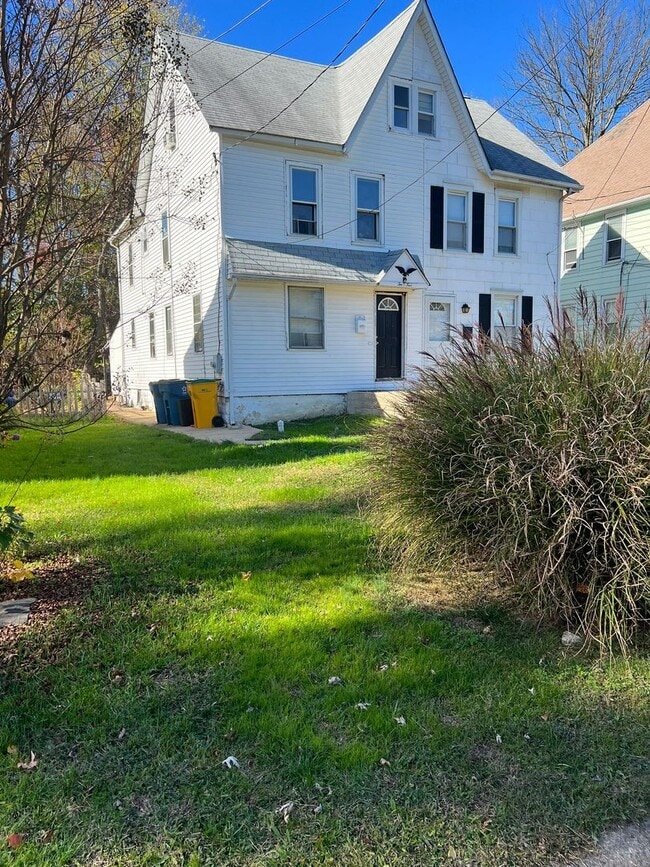 Building Photo - Coming SOON! UPDATED! GREAT AMENITIES! GREAT LOCATION! 4 Bedroom 2.5 Bathroom