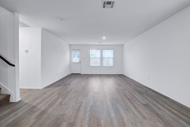 Building Photo - Modern 4-Bedroom Home with Loft, Open Livi...