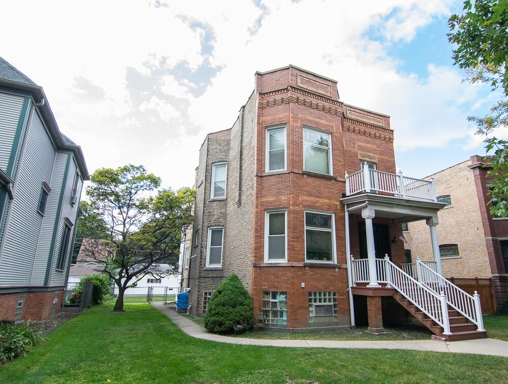 Building Photo - 3916 N Kildare Ave