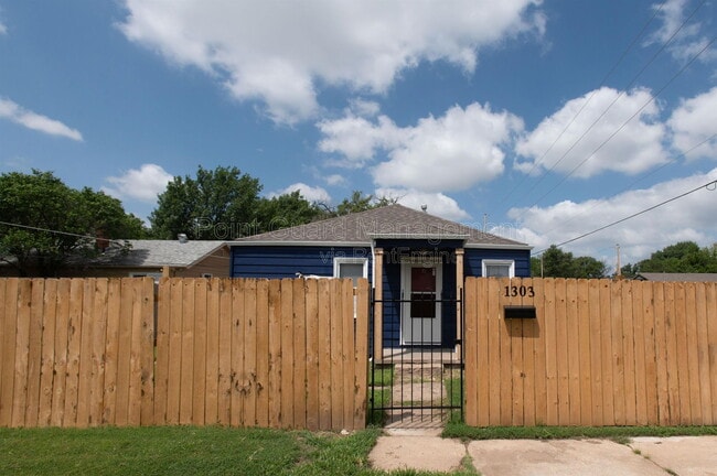 Building Photo - 1301 E Mount Vernon St