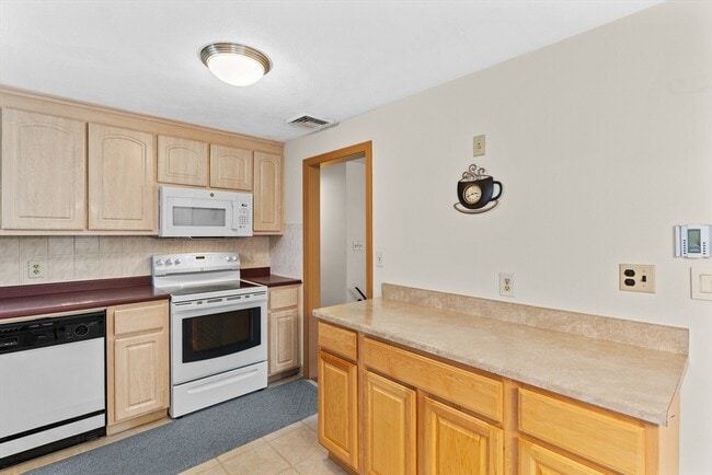 Building Photo - 27 Ridge Hill Ave