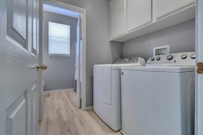 Building Photo - 10090 Kellams Ave