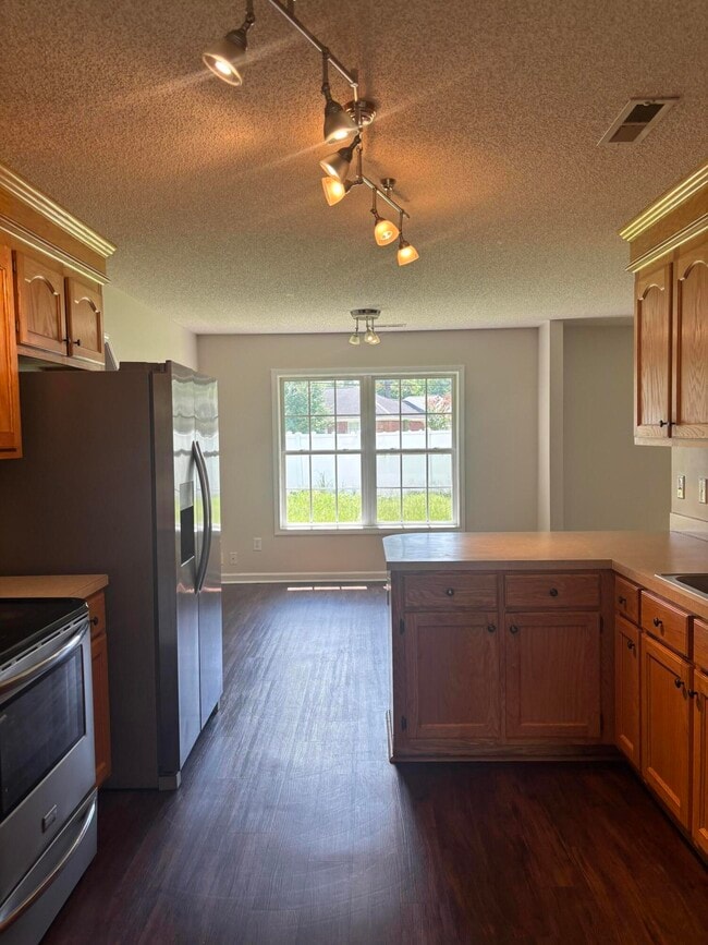 Building Photo - 20 Walden Cir