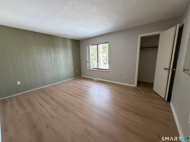 Building Photo - 155 Cottonwood Rd