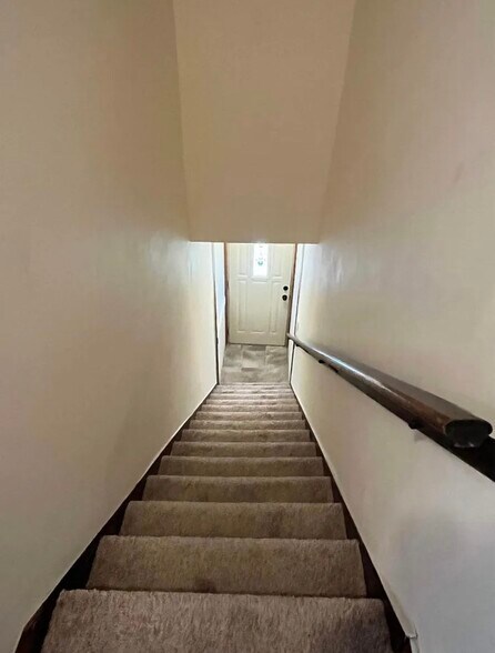 Building Photo - 722 Hutchins Ave