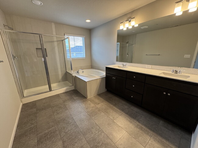 Building Photo - 5 Bedroom Camas Home, Spacious, Fenced Bac...