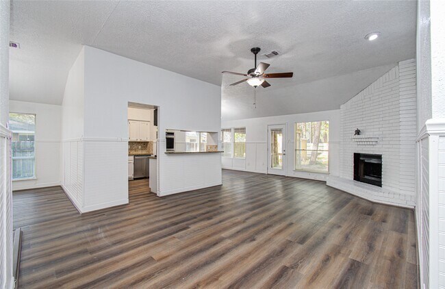 Building Photo - 5010 Village Springs Dr