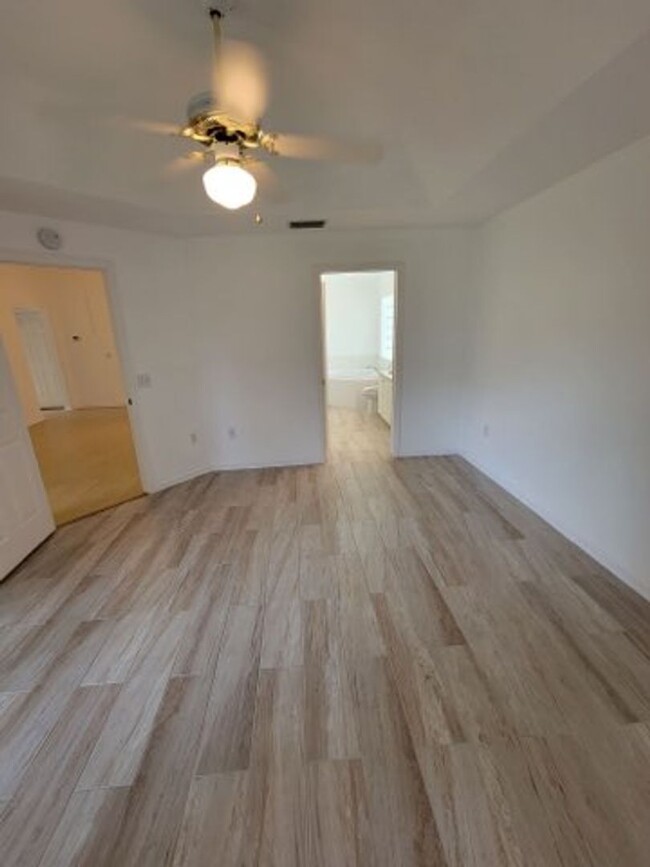 Building Photo - Ready for you to call home!