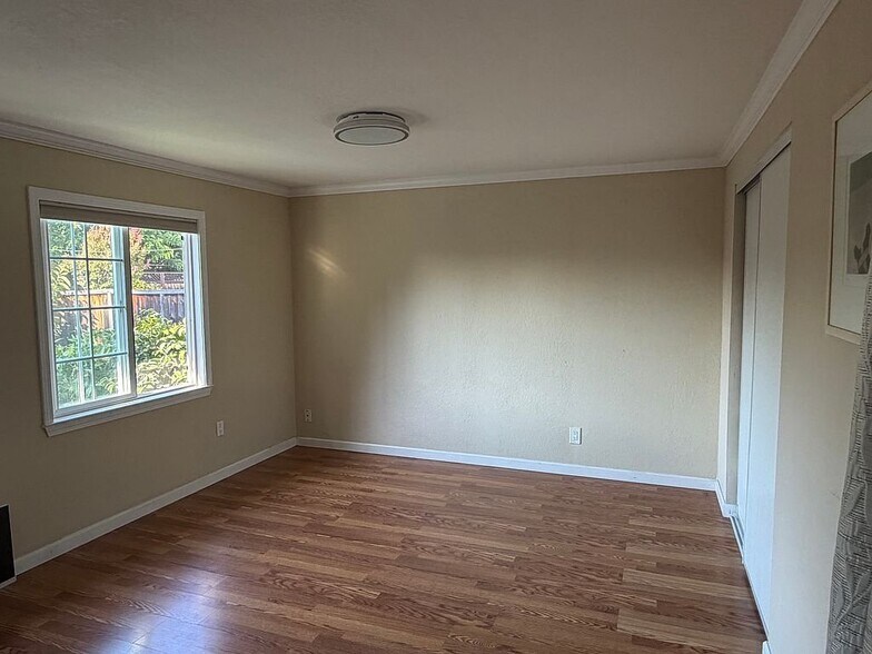 Building Photo - 1695 Merrill Dr