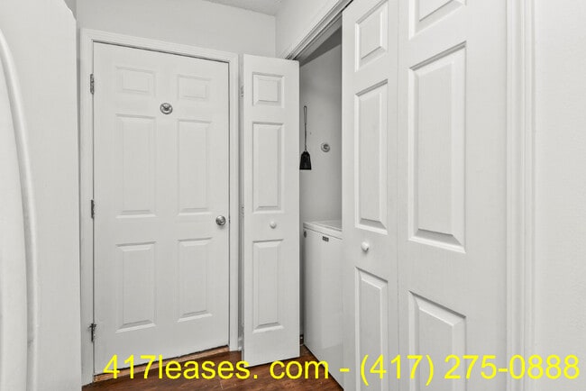 Building Photo - 834 S Duke Ave