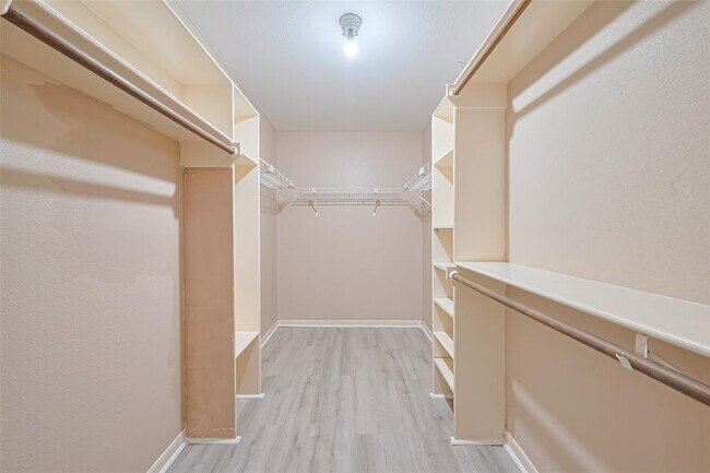 Building Photo - 2907 Waypark Dr