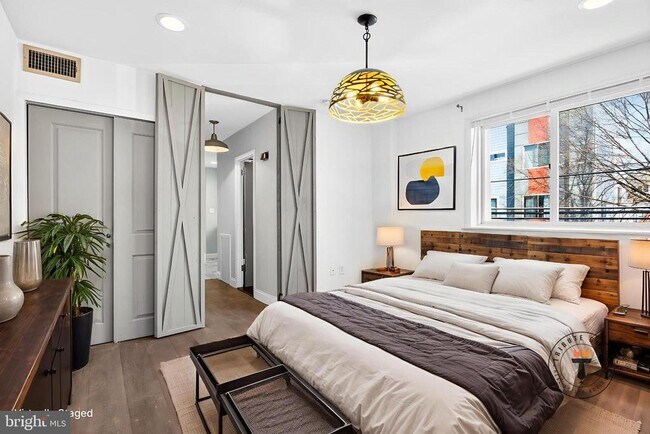 Building Photo - 2579 Memphis St