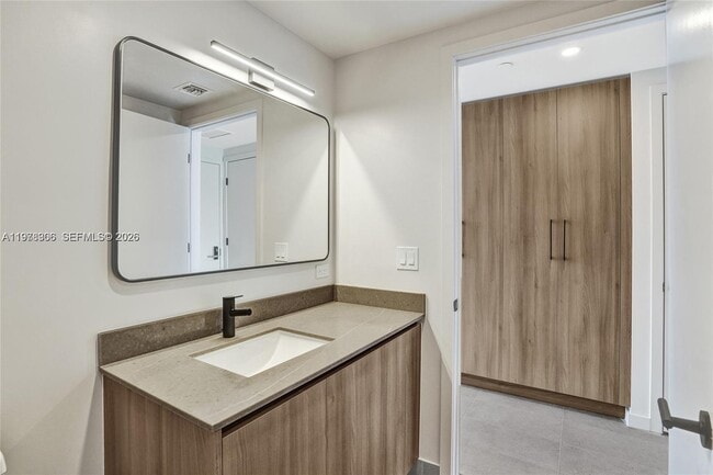 Building Photo - 121 NE 5th St