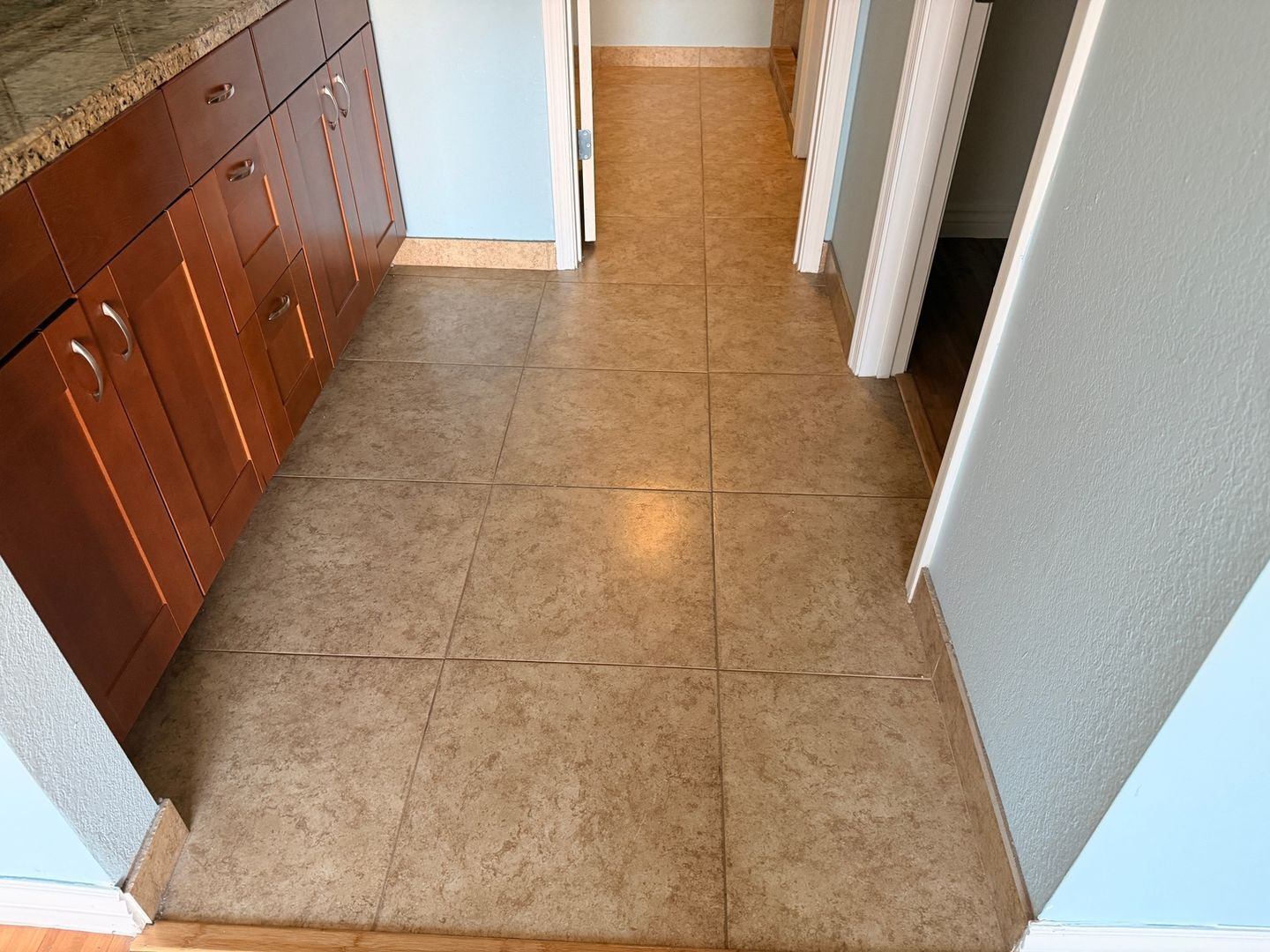 Building Photo - 7850 E Granada Rd