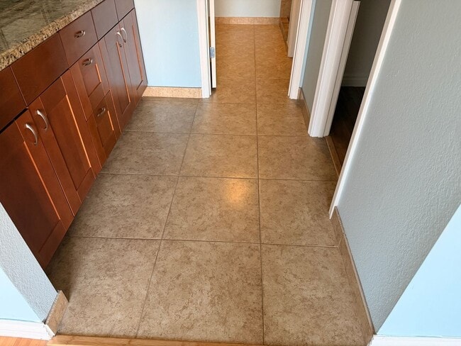 Building Photo - 7850 E Granada Rd