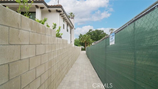 Building Photo - 10041 Leona St