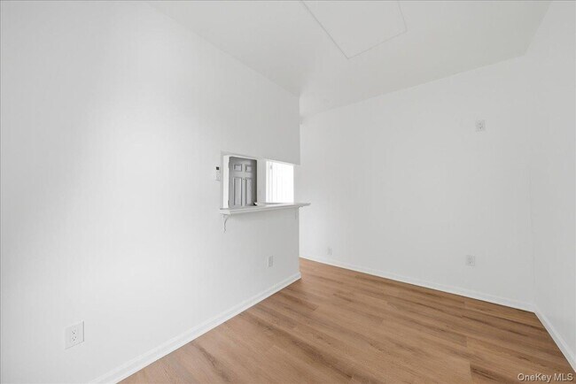 Building Photo - 17 Lamartine Ave
