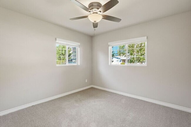 Building Photo - Modern 4 Bedroom, 3 Bathroom Home