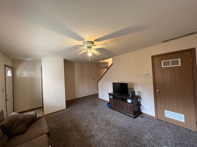 Building Photo - Pre-Leasing for 26/27 School Year